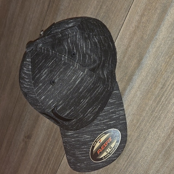 NWT Black Hurley S/M Hat - Picture 4 of 4